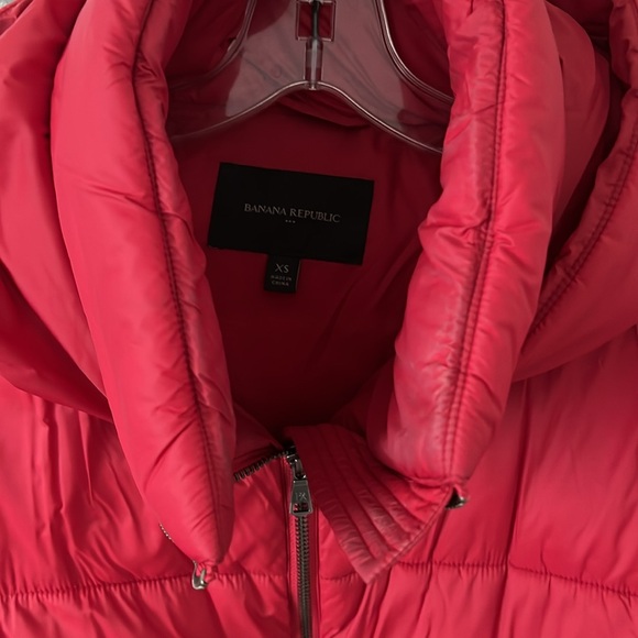 Banana republic water repellent red winter puffer jacket/ coat - Picture 7 of 9